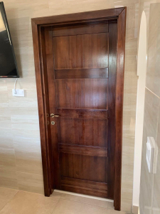 egyedi pácolt borivi ajtó